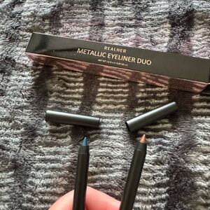 RealHer Dual Metallic Eyeliner Set